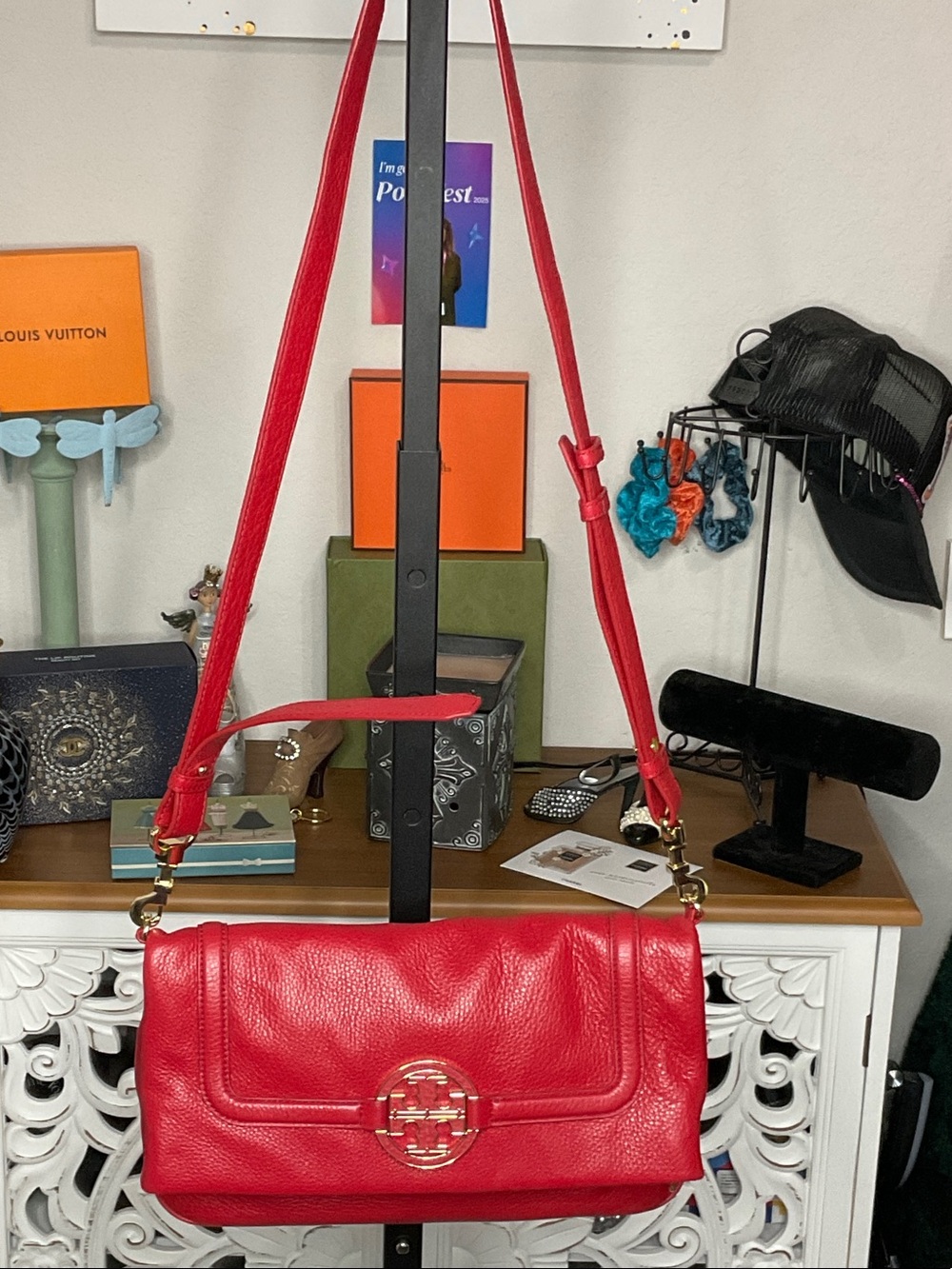 Tory Burch Like New Red Leather Shoulder Bag with Gold Logo Disc - Picture 2 of 8